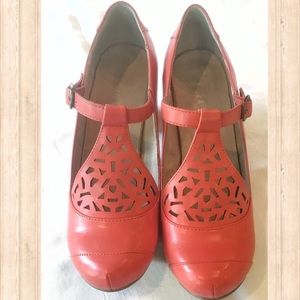 Chelsea Crew coral buckle heels